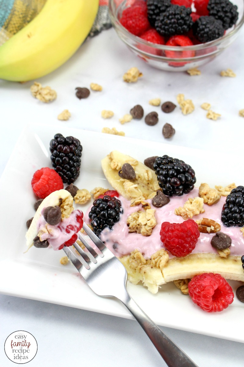 This Healthy Breakfast Banana Split is so delicious and perfect for a healthy breakfast recipe or an afternoon snack. Breakfast Parfait, Yogurt, fruit, and granola make these breakfast banana splits a healthy and fun idea to serve up any time of the year. Breakfast Banana Split Frozen Yogurt, 