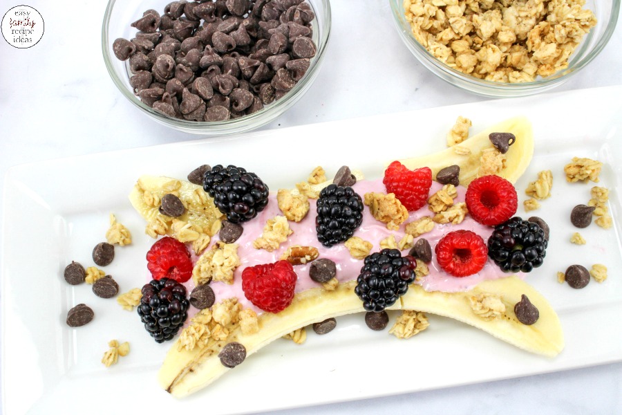 This Healthy Breakfast Banana Split is so delicious and perfect for a healthy breakfast recipe or an afternoon snack. Breakfast Parfait, Yogurt, fruit, and granola make these breakfast banana splits a healthy and fun idea to serve up any time of the year. Breakfast Banana Split Frozen Yogurt