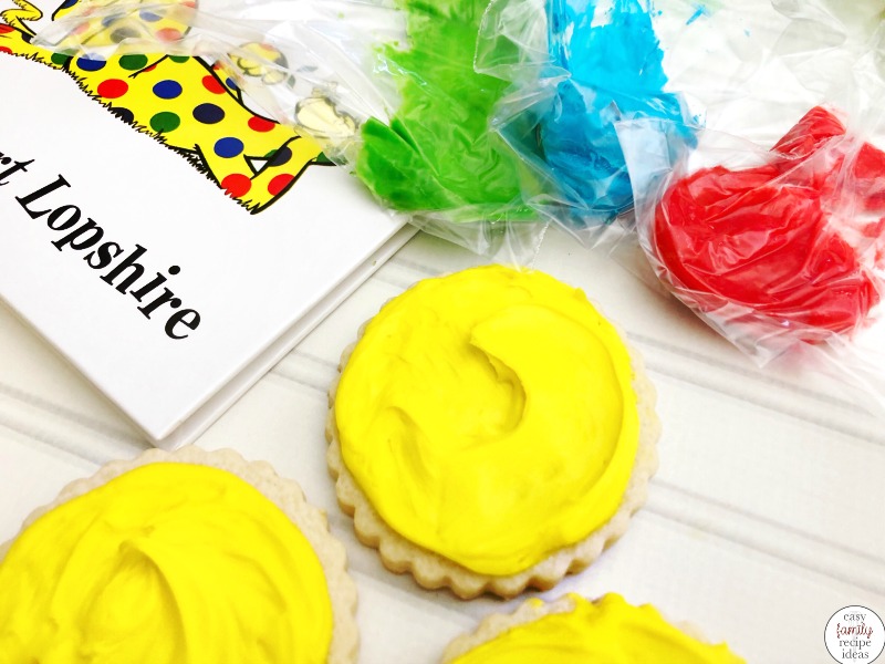 Dr. Seuss Cookies Put Me in the Zoo, You can find the best Dr. Seuss Fun Food & Craft Ideas for Kids here. These Dr. Seuss recipes are so much fun for kids, easy homemade cookies. Dr. Seuss cookies make a cute party idea, perfect for Read Across America or make these for a Preschool Dr. Seuss Snack.