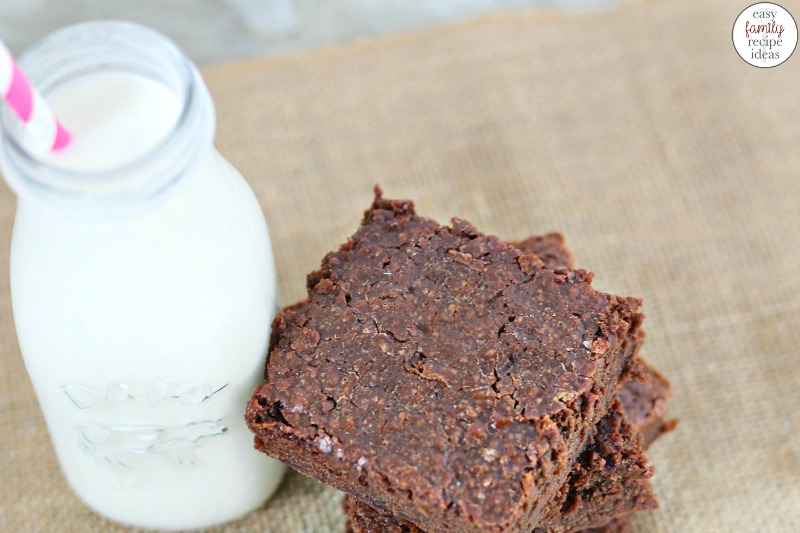 Yogurt Brownies, Healthy Yogurt Brownies, These Healthy Greek Yogurt Brownies are so delicious that no one can tell they’re healthy! This healthy brownie recipe is so easy to make. It only takes three ingredients making them perfect party food or snack ideas. 