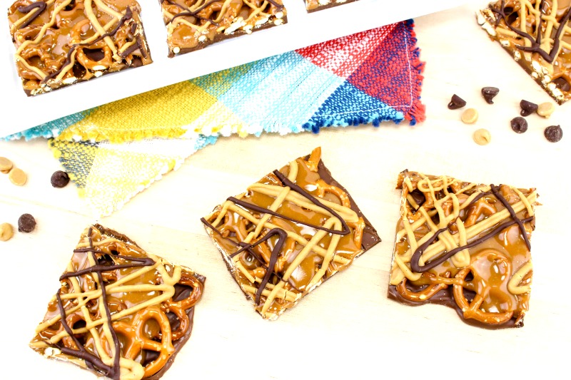 These Chocolate Caramel Pretzel Bars are AMAZING! Smooth chocolate with crunchy salty pretzels and a caramel drizzle chocolate bark. Yum! This Easy Chocolate Pretzel Bars Recipe is delicious. No Bake caramel pretzel crack bars are the perfect Treat 