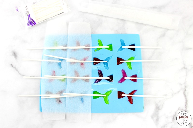 These Mermaid Lollipops are a sweet summer treat, Only 2 Ingredients make this an easy to make under the sea snack, Serve these Mermaid Tail Lollipops for a summer birthday party for a great Mermaid Party Food, Mermaid candy for an Ocean Theme 