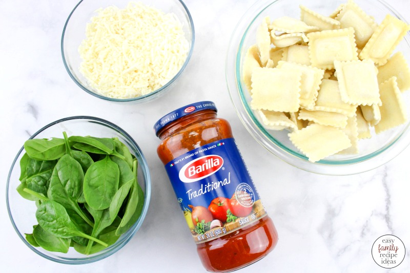 This Baked Ravioli with Spinach is such a delicious and simple meal. It's the perfect weeknight meal for busy families to enjoy. It's time to make this delicious Spinach and mozzarella ravioli dinner that everyone will absolutely love. Baked Ravioli Recipe