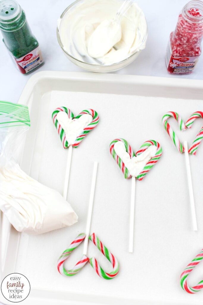 You're going to love these perfect Christmas Chocolate Lollipops! They're so simple to make and taste wonderful too! These Peppermint Chocolate Lollipops are a fun new dessert idea for the holidays. Make them for a Homemade Gift Idea or treat your family to a fun Christmas snack. 