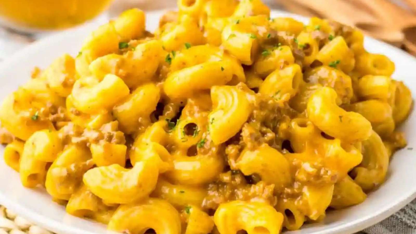 A plate of macaroni and cheese on a table.